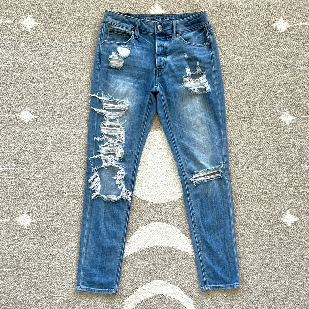 American Eagle Distressed Tomgirl Jeans Size 0 - Picture 5 of 12